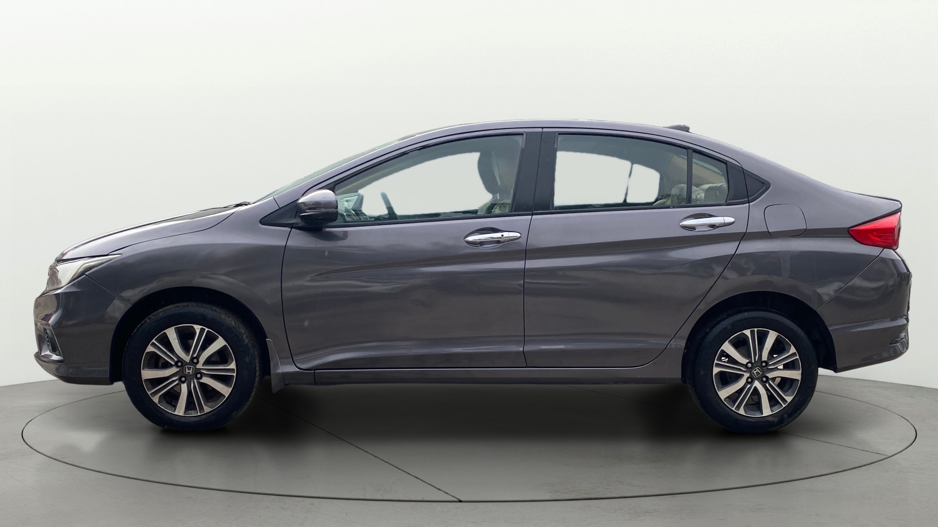 View 2017 Honda City ZX MT Diesel Anniversary Edition Image 6 Used 2017 Honda City ZX MT Diesel Anniversary Edition Image 6