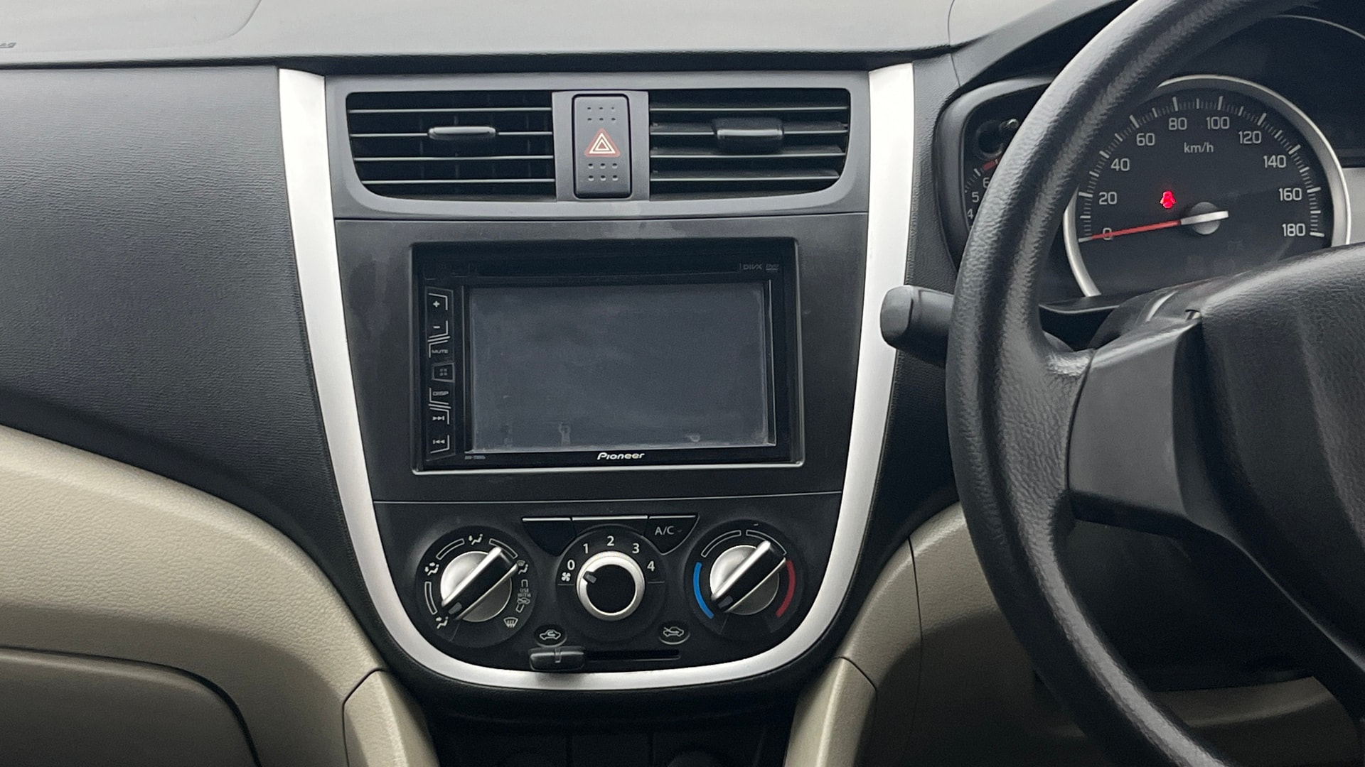 View 2016 Maruti Suzuki 1000 Base Variant Image 17 Used 2016 Maruti Suzuki 1000 Base Variant Image 17