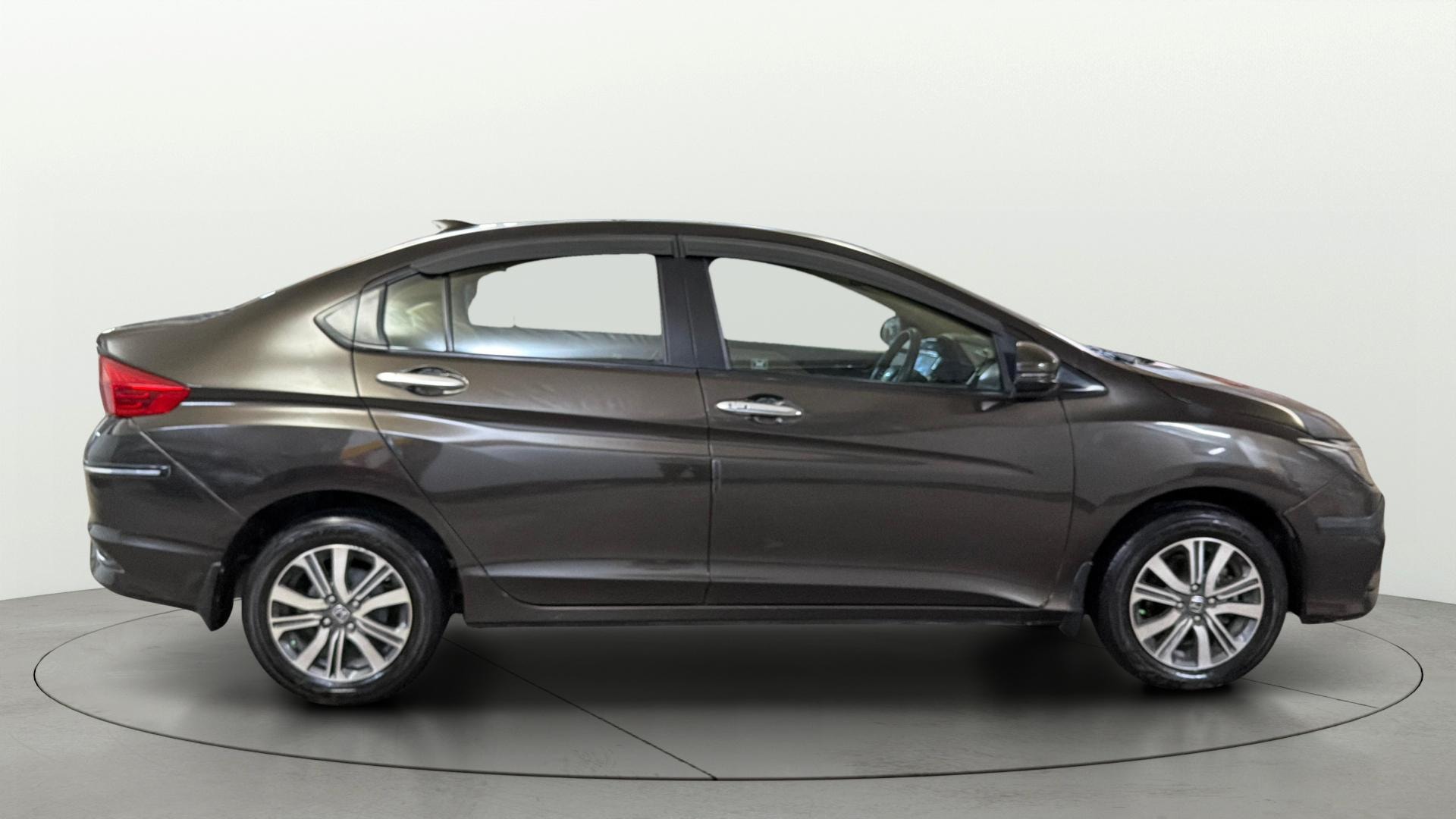 View 2021 Honda City ZX MT Diesel Anniversary Edition Image 9 Used 2021 Honda City ZX MT Diesel Anniversary Edition Image 9
