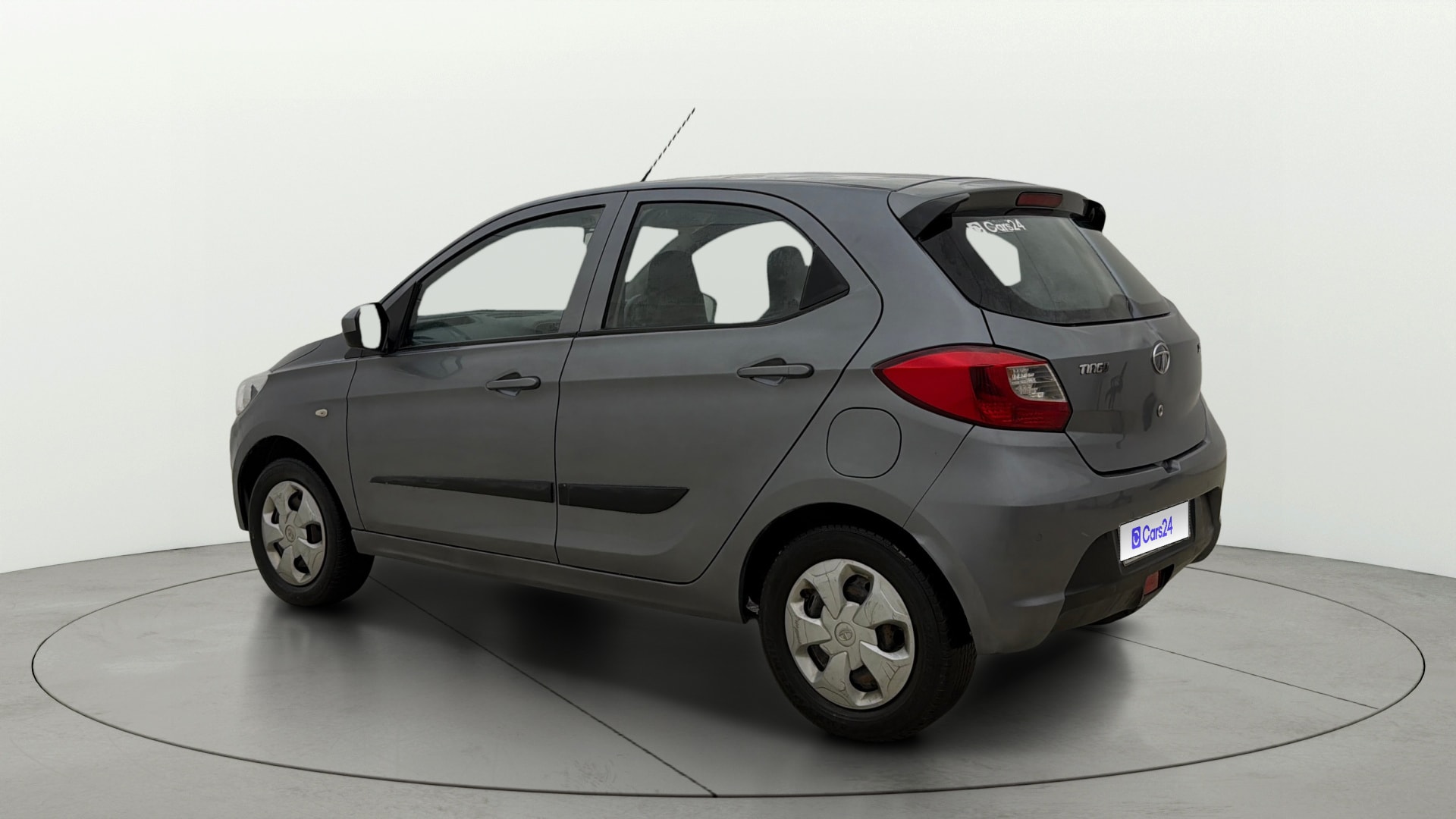 View 2018 Tata Tiago Revotorq XB Image 2 Used 2018 Tata Tiago Revotorq XB Image 2