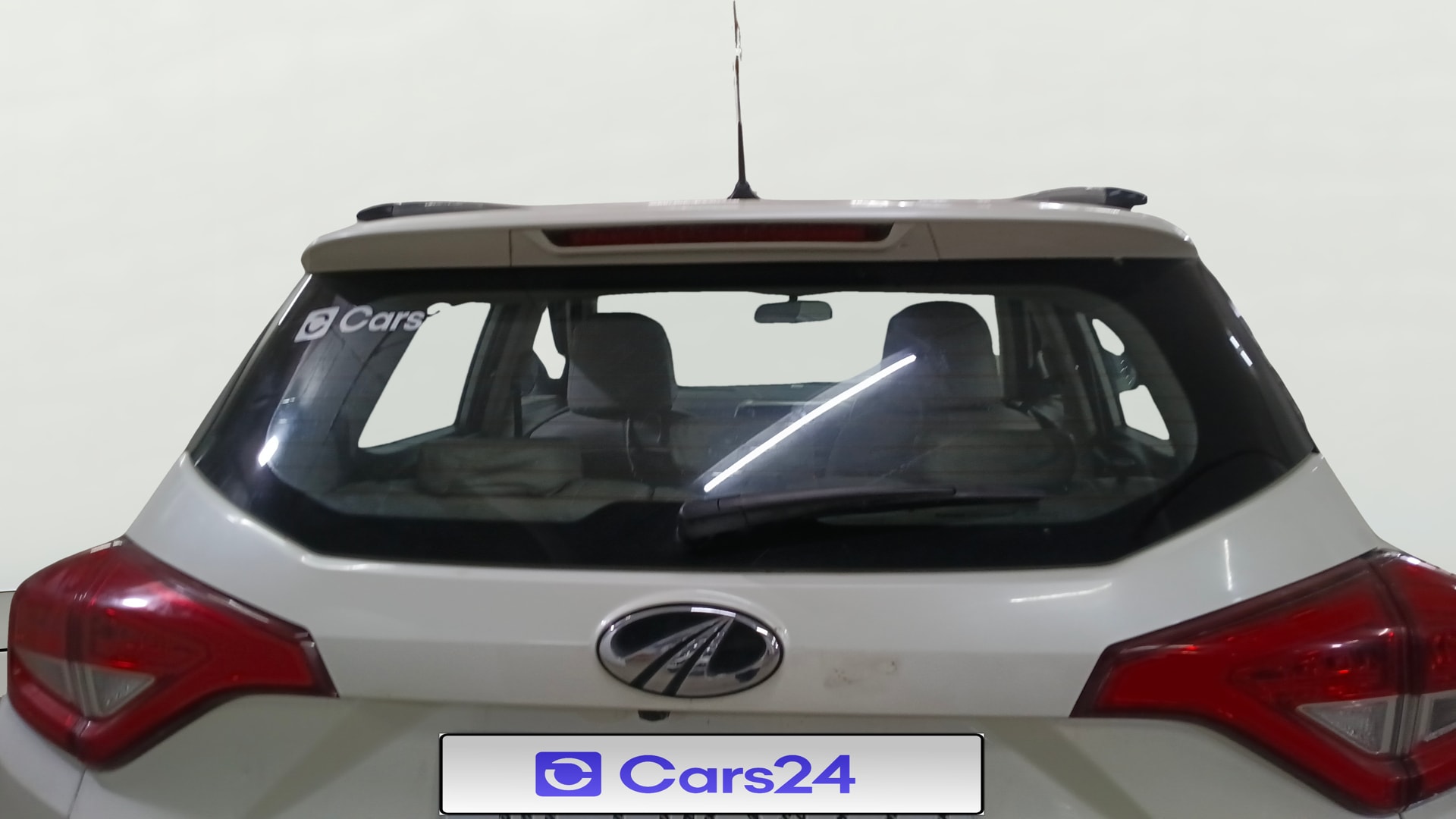 View 2020 Mahindra XUV300 W4 Petrol BS IV Image 4 Used 2020 Mahindra XUV300 W4 Petrol BS IV Image 4