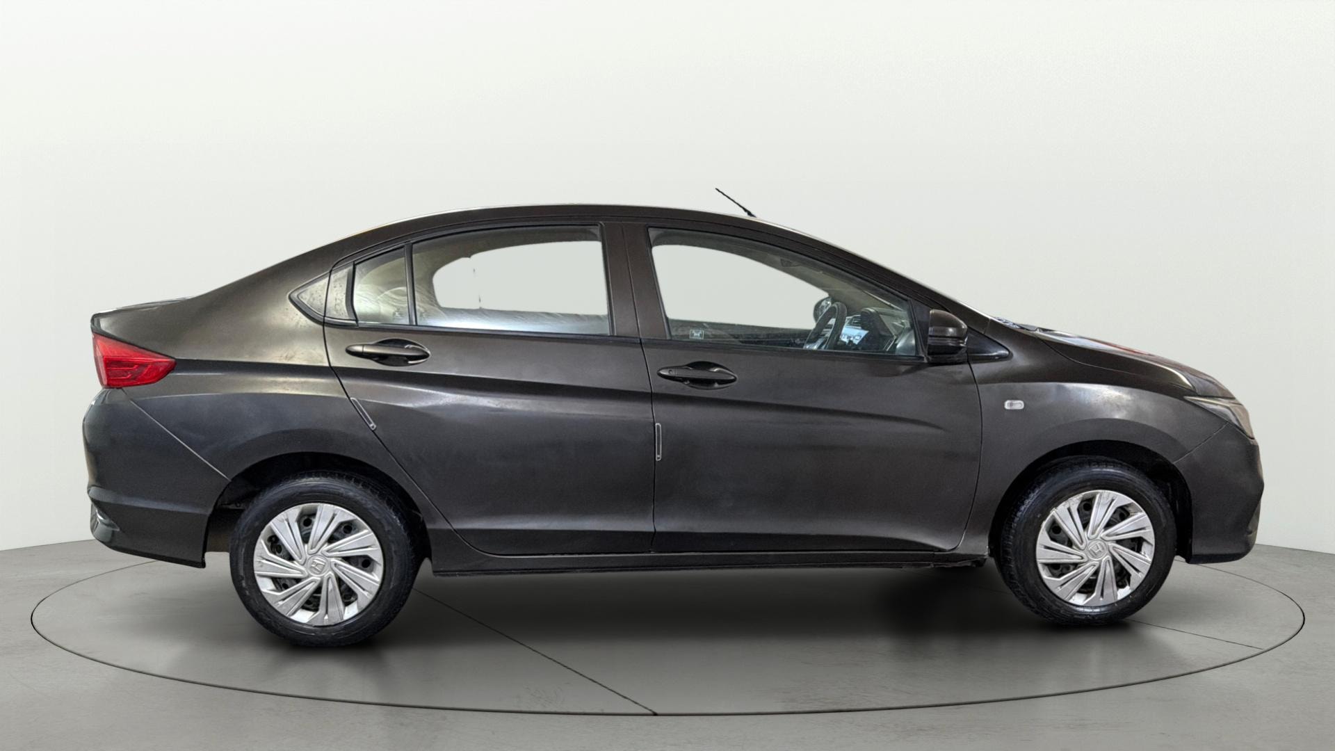 View 2018 Honda City ZX MT Diesel Anniversary Edition Image 8 Used 2018 Honda City ZX MT Diesel Anniversary Edition Image 8