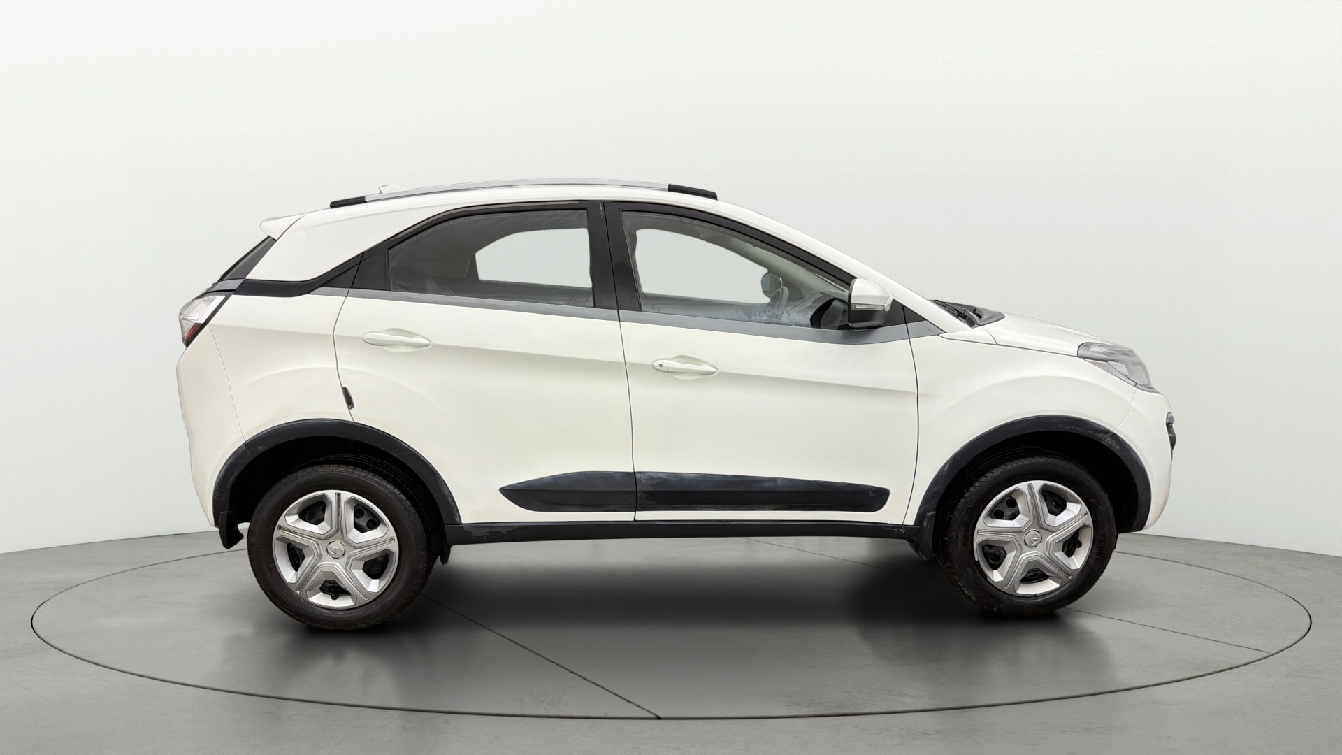 View 2018 Tata Nexon Revotron XT Image 8 Used 2018 Tata Nexon Revotron XT Image 8
