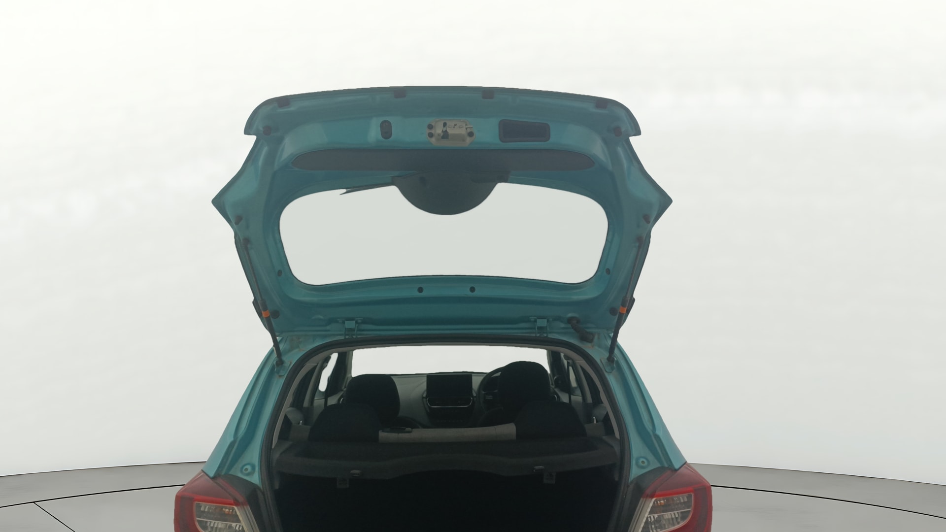 View 2025 Tata Tiago Revotorq XB Image 17 Used 2025 Tata Tiago Revotorq XB Image 17