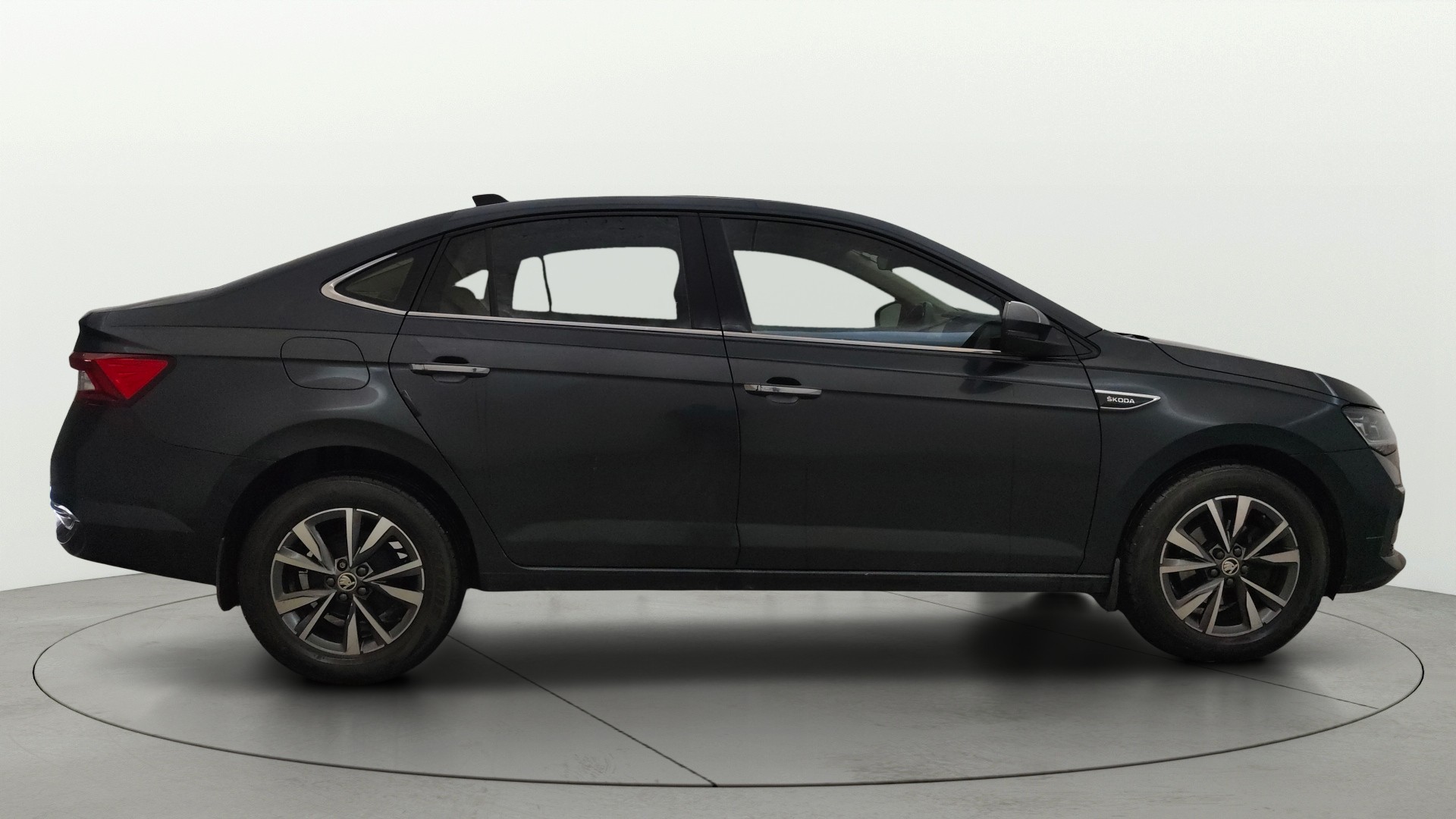 View 2022 Skoda Slavia Style 1.0 TSI AT Image 9 Used 2022 Skoda Slavia Style 1.0 TSI AT Image 9