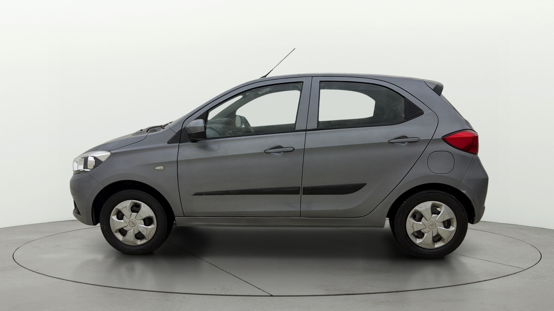 View 2018 Tata Tiago Revotorq XB Image 5 Used 2018 Tata Tiago Revotorq XB Image 5