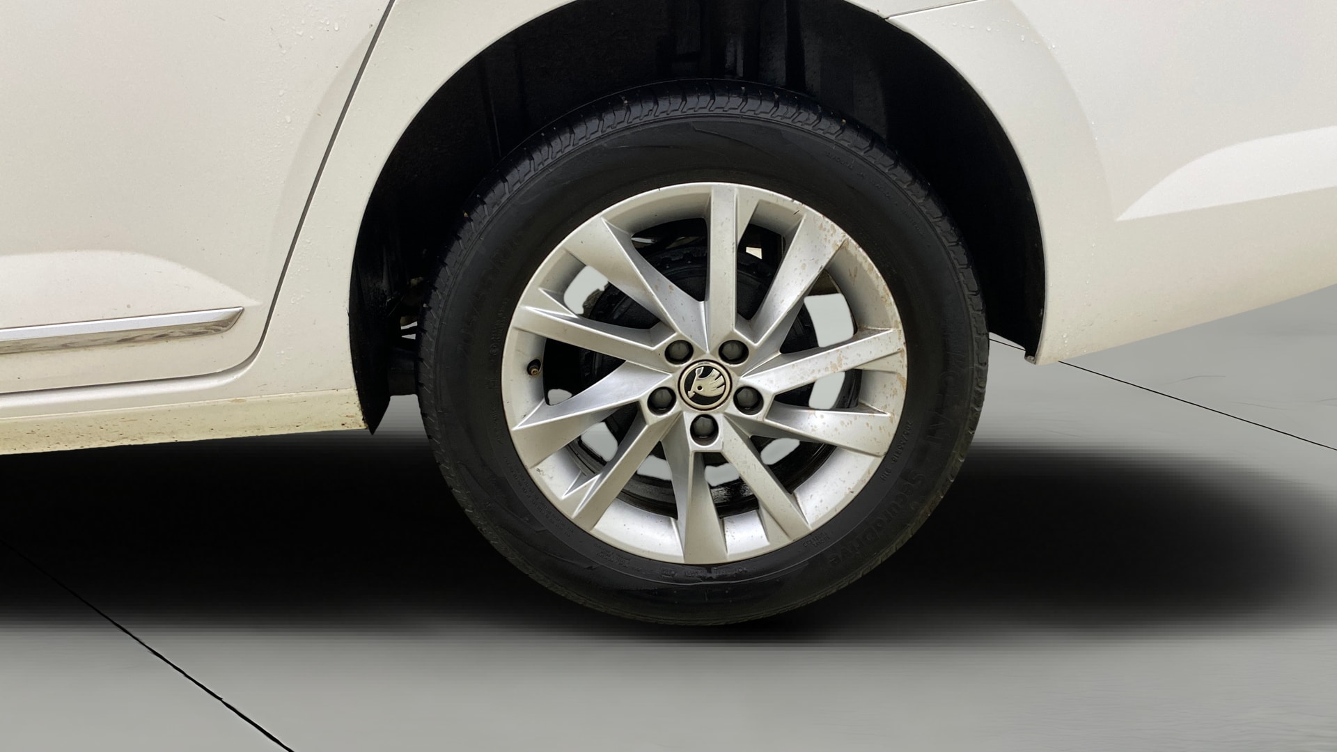 View 2023 Skoda Slavia Ambition 1.0 TSI MT Image 12 Used 2023 Skoda Slavia Ambition 1.0 TSI MT Image 12