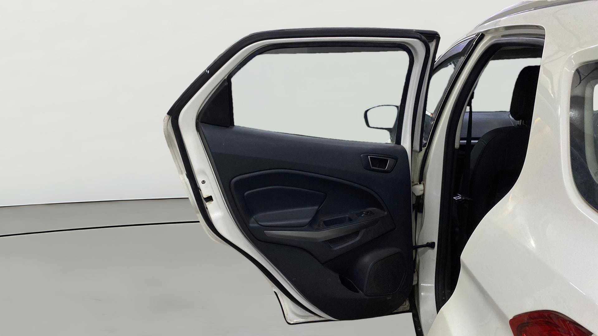 View 2019 Ford EcoSport 1.5 TDCi Diesel Ambiente BS IV Image 16 Used 2019 Ford EcoSport 1.5 TDCi Diesel Ambiente BS IV Image 16