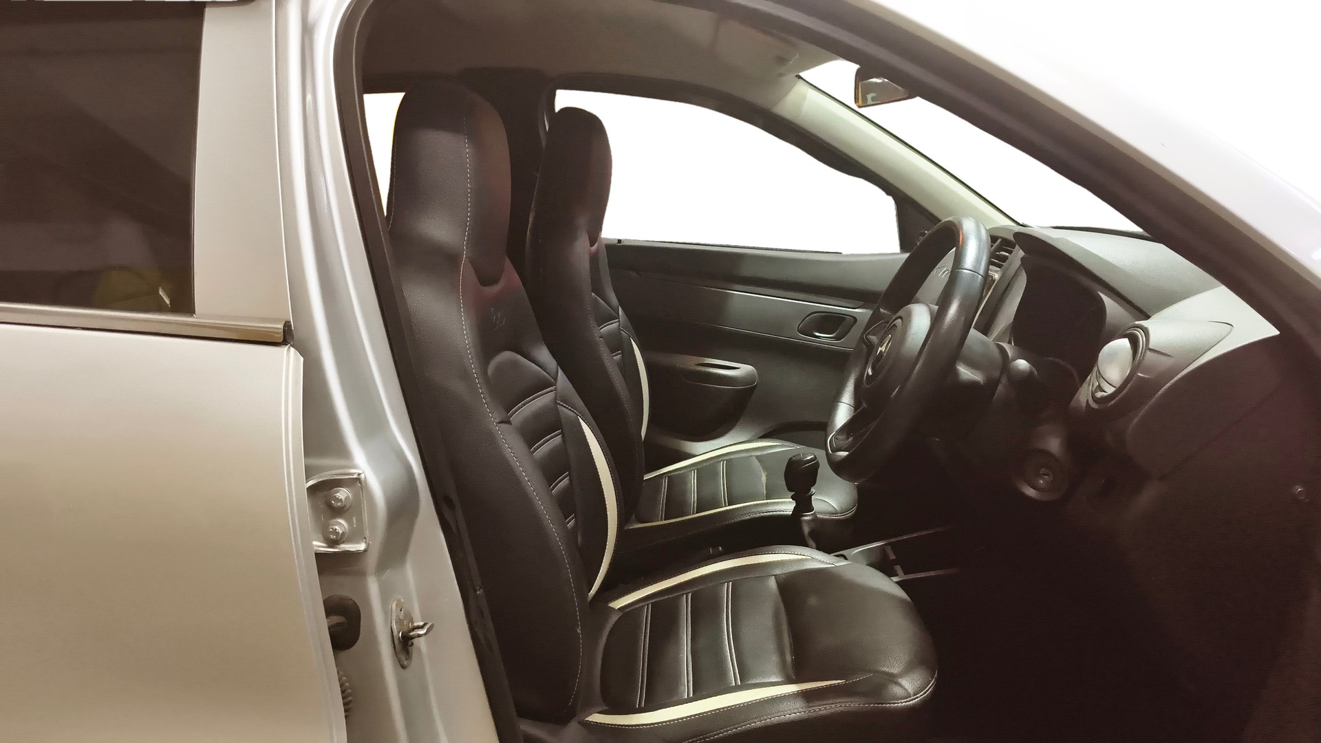 View 2021 Renault Kwid RXL Image 26 Used 2021 Renault Kwid RXL Image 26