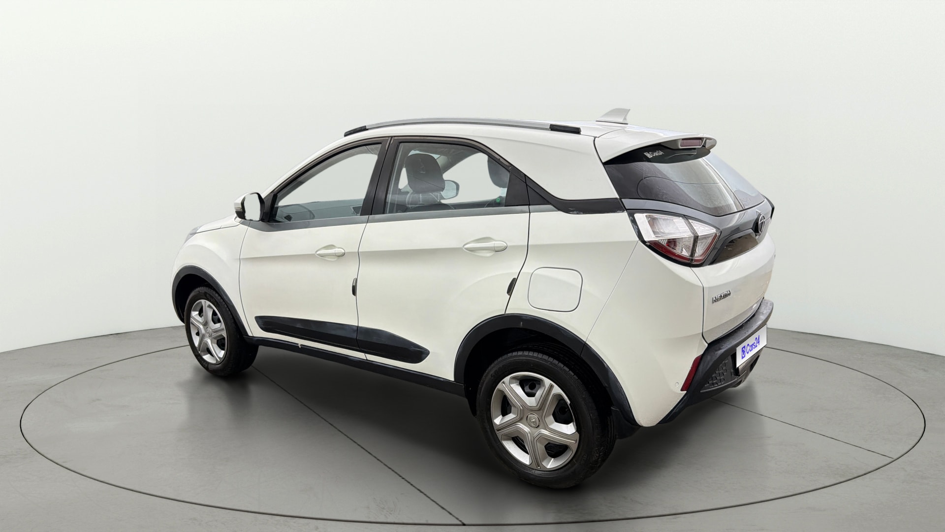 View 2018 Tata Nexon Revotron XT Image 2 Used 2018 Tata Nexon Revotron XT Image 2