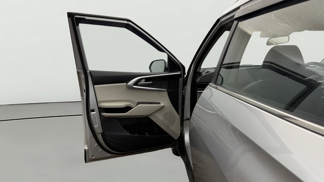 View Kia Carens Image 39 Used Kia Carens Image 39