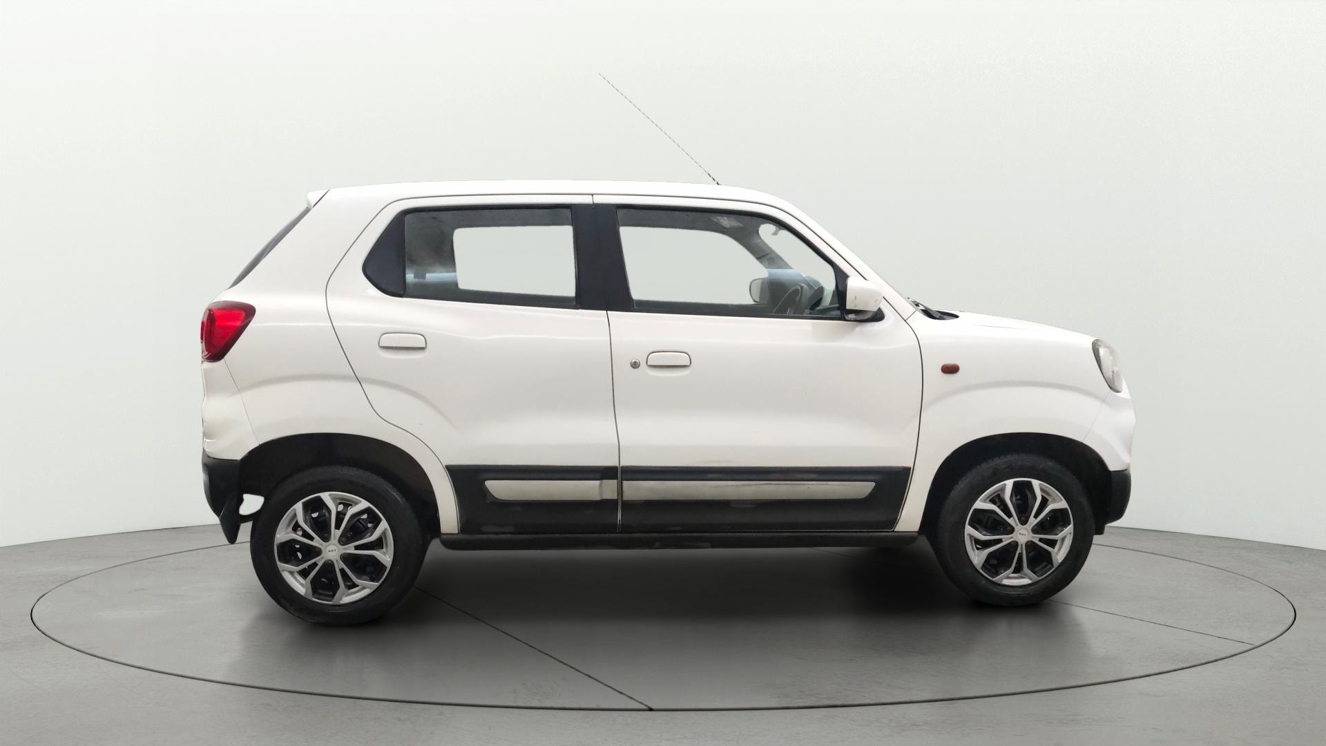 View 2020 Maruti Suzuki 1000 Base Variant Image 8 Used 2020 Maruti Suzuki 1000 Base Variant Image 8
