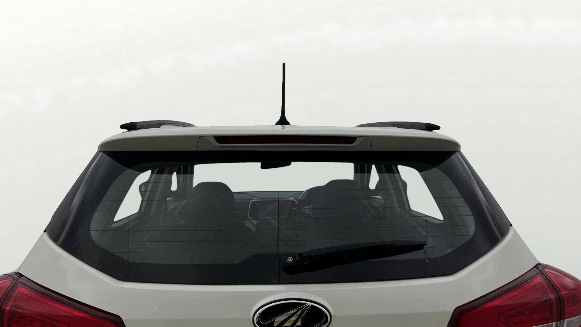 View 2021 Mahindra XUV300 W4 Petrol BS IV Image 5 Used 2021 Mahindra XUV300 W4 Petrol BS IV Image 5