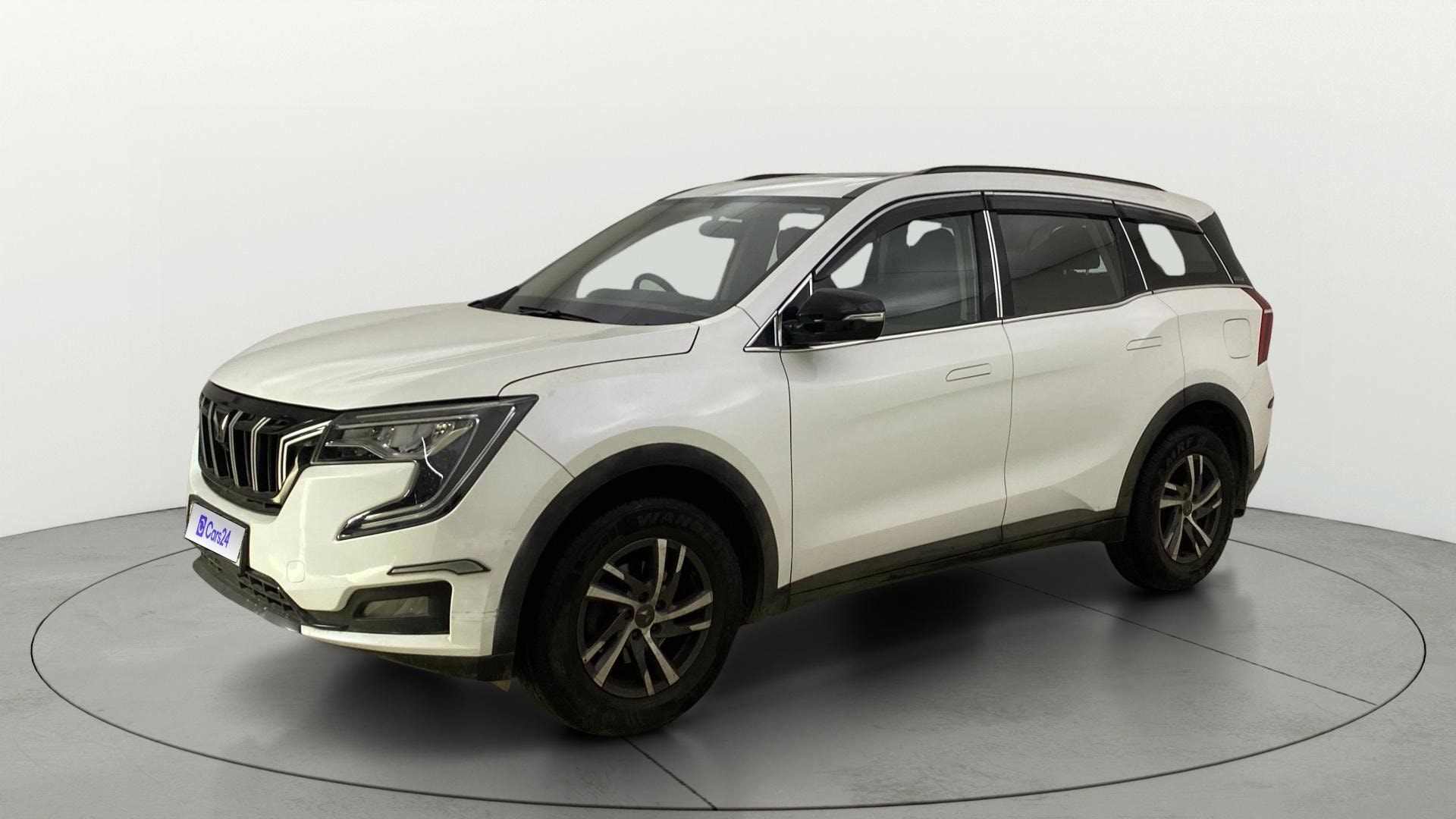View 2022 Mahindra XUV700 MX Petrol 5 STR Image 37 Used 2022 Mahindra XUV700 MX Petrol 5 STR Image 37
