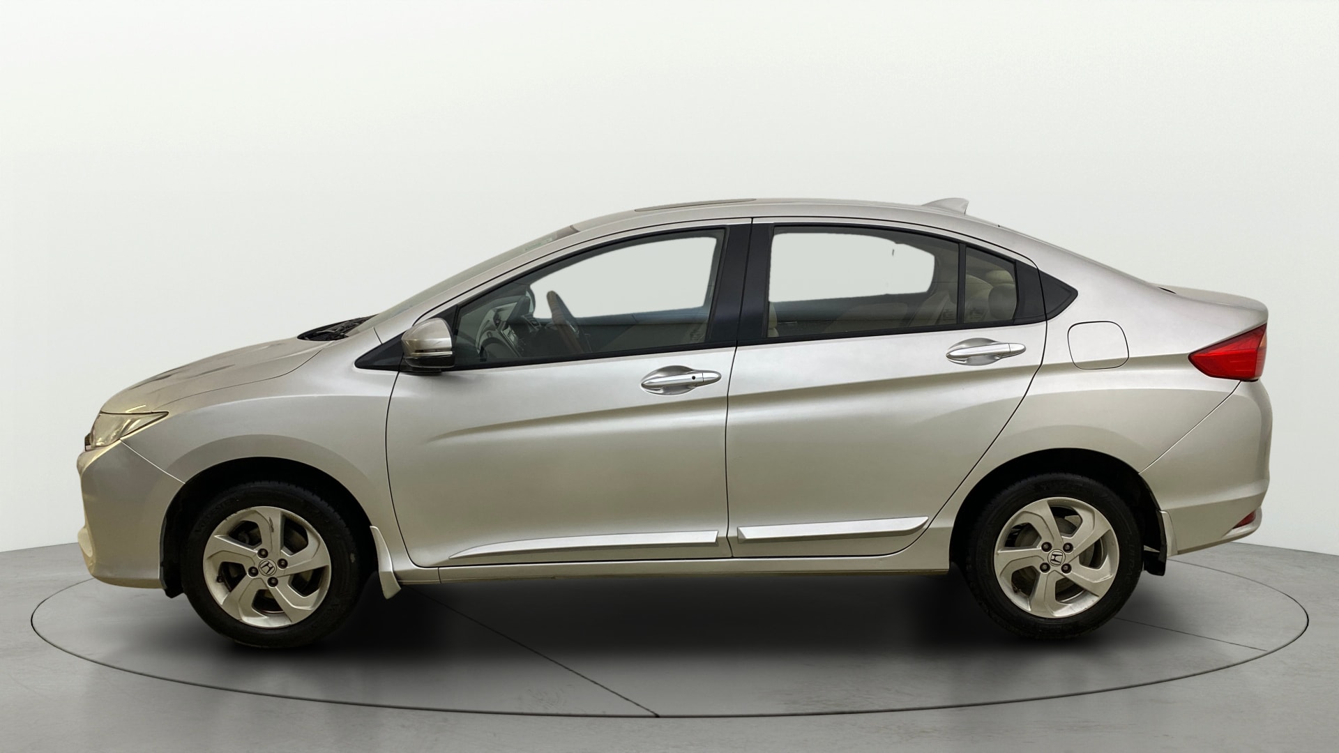 View 2015 Honda City ZX MT Diesel Anniversary Edition Image 6 Used 2015 Honda City ZX MT Diesel Anniversary Edition Image 6