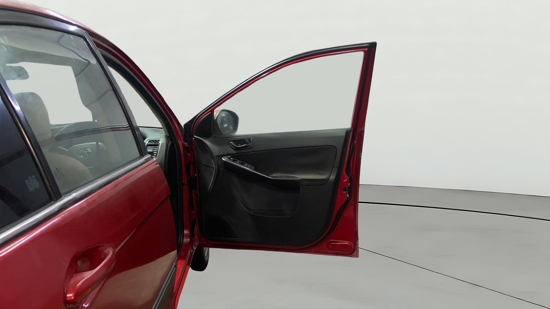 View 2015 Tata Bolt XE Quadrajet 75PS Diesel Image 43 Used 2015 Tata Bolt XE Quadrajet 75PS Diesel Image 43