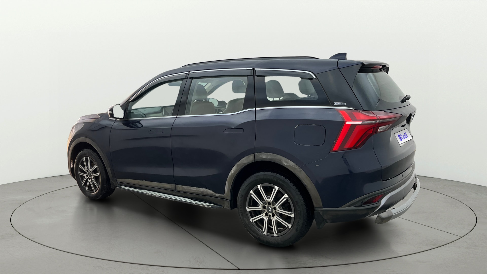 View 2022 Mahindra XUV700 MX Petrol 5 STR Image 2 Used 2022 Mahindra XUV700 MX Petrol 5 STR Image 2