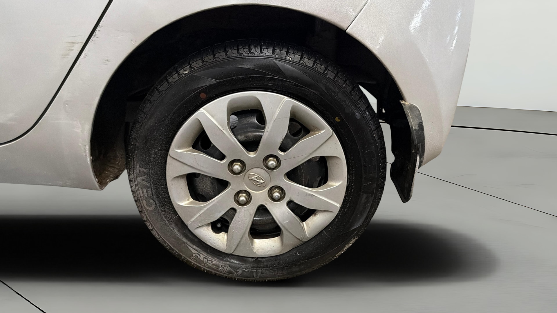 View 2016 Hyundai EON Magna Plus Image 11 Used 2016 Hyundai EON Magna Plus Image 11