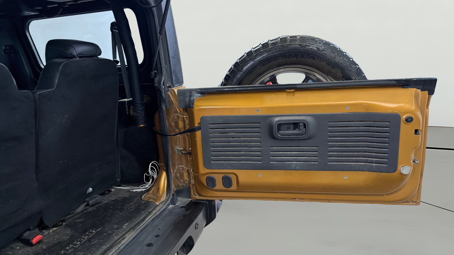 View 2023 Mahindra Thar AX Standard Manual Soft Top 6 Seater Image 16 Used 2023 Mahindra Thar AX Standard Manual Soft Top 6 Seater Image 16