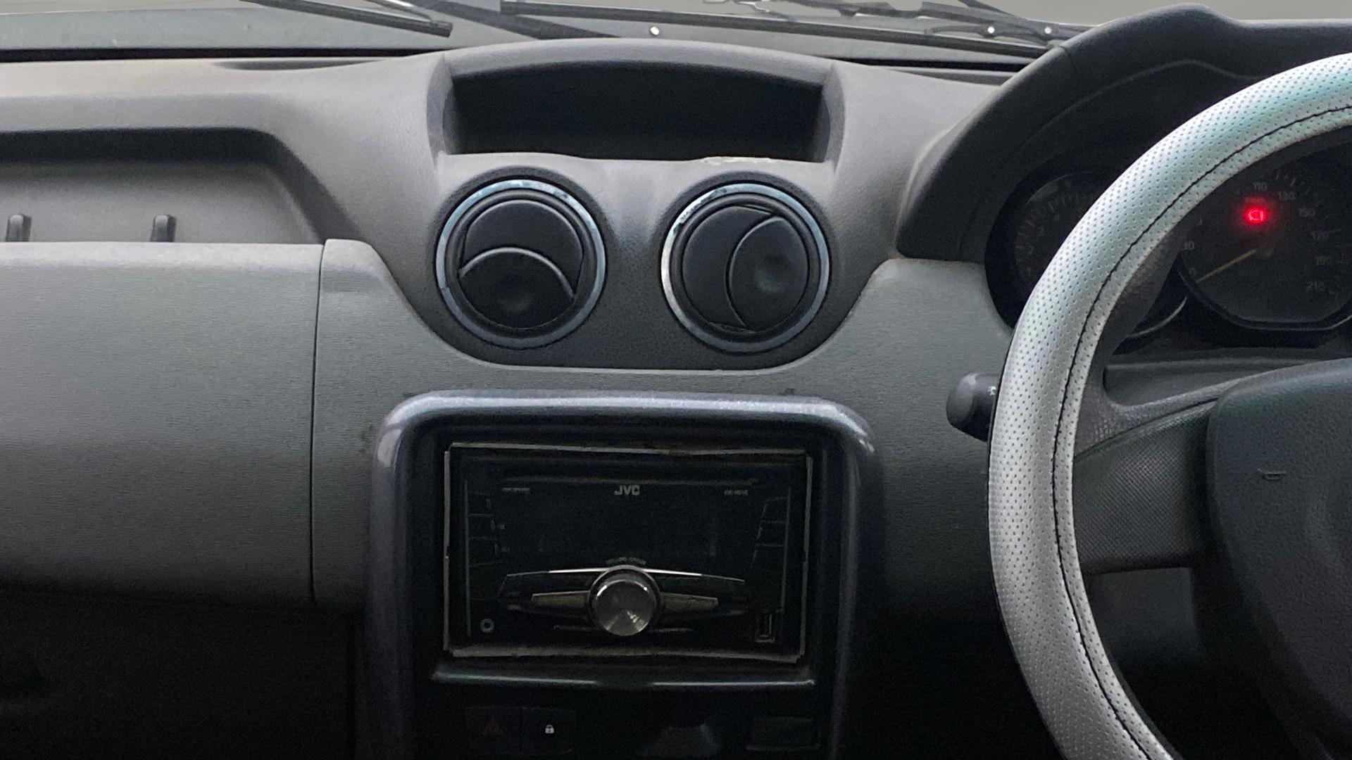 View 2015 Renault Duster Diesel 85PS RXE Image 17 Used 2015 Renault Duster Diesel 85PS RXE Image 17