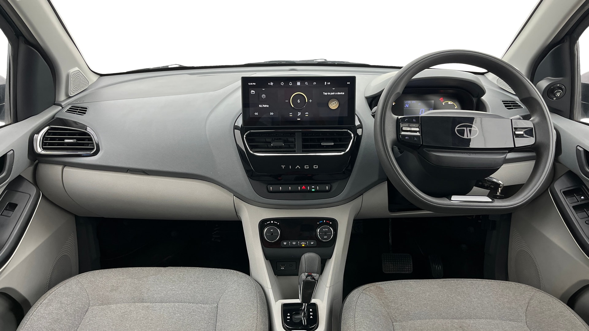 View 2025 Tata Tiago Revotorq XB Image 16 Used 2025 Tata Tiago Revotorq XB Image 16