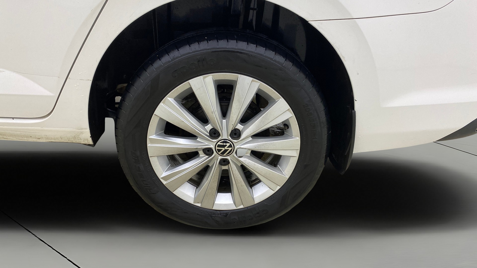 View 2023 Volkswagen Virtus Topline 1.0 TSI MT Image 8 Used 2023 Volkswagen Virtus Topline 1.0 TSI MT Image 8