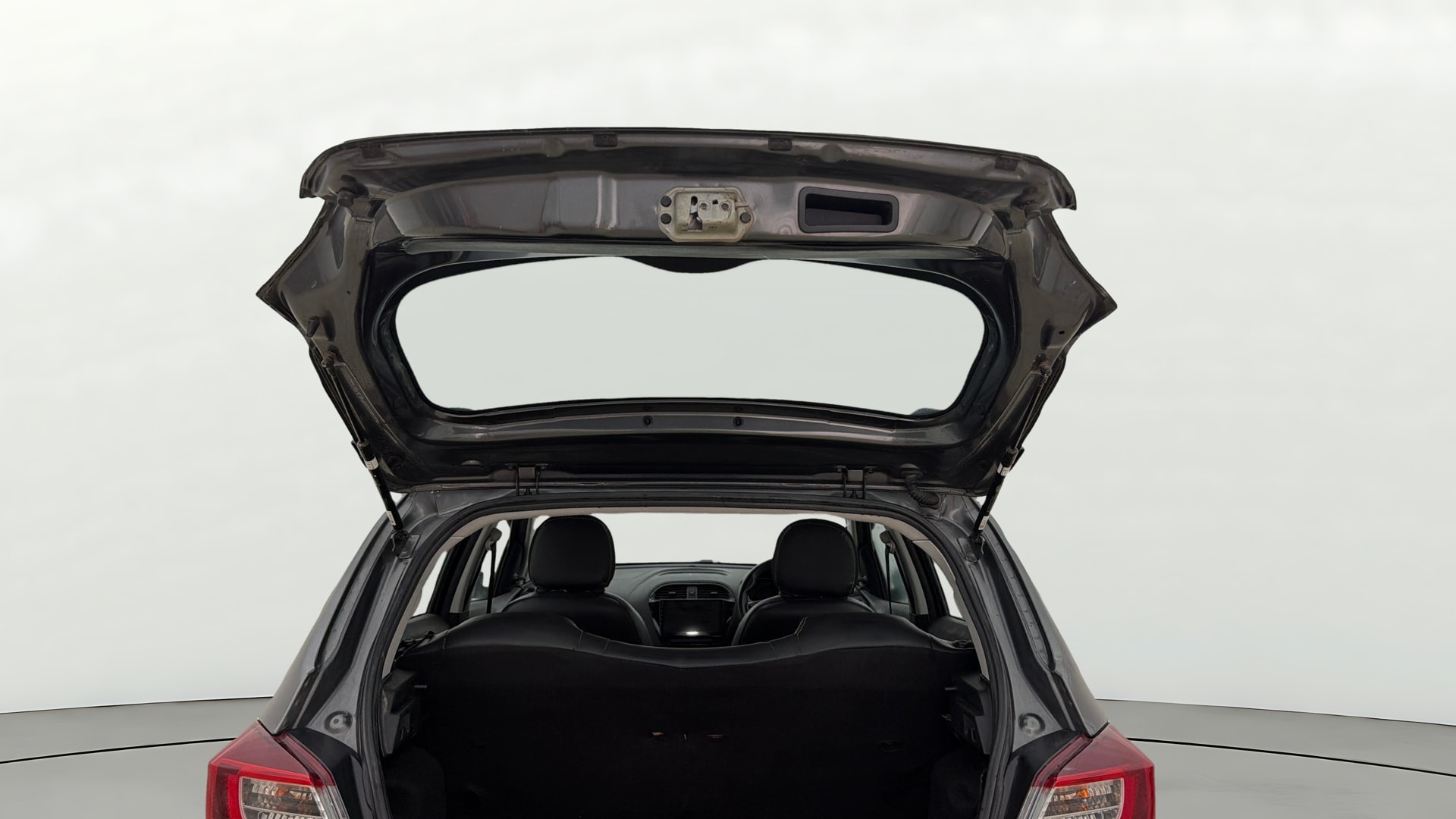 View 2022 Tata Tiago Revotorq XB Image 16 Used 2022 Tata Tiago Revotorq XB Image 16