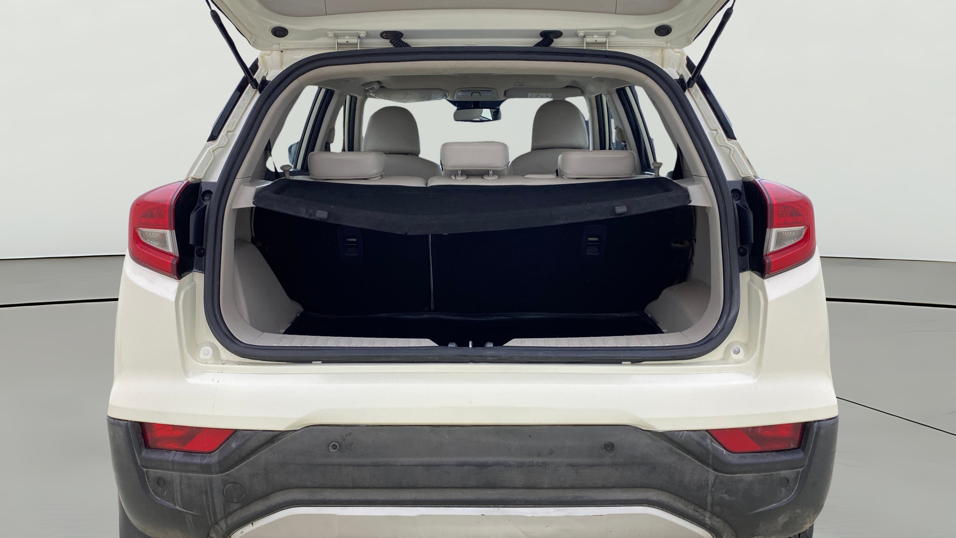 View 2019 Mahindra XUV300 W4 Petrol BS IV Image 42 Used 2019 Mahindra XUV300 W4 Petrol BS IV Image 42