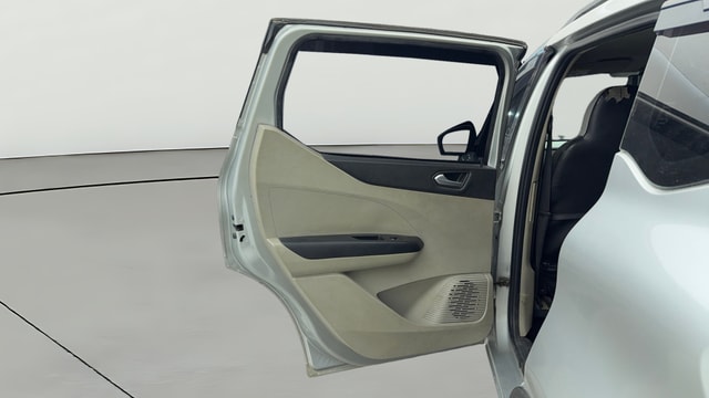 View Renault Triber Image 15 Used Renault Triber Image 15