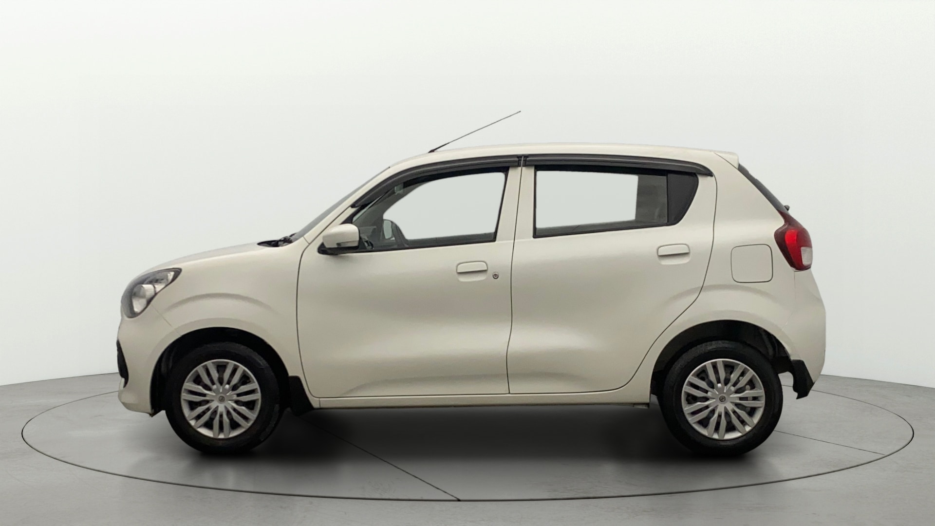 View 2022 Maruti Suzuki 1000 Base Variant Image 5 Used 2022 Maruti Suzuki 1000 Base Variant Image 5