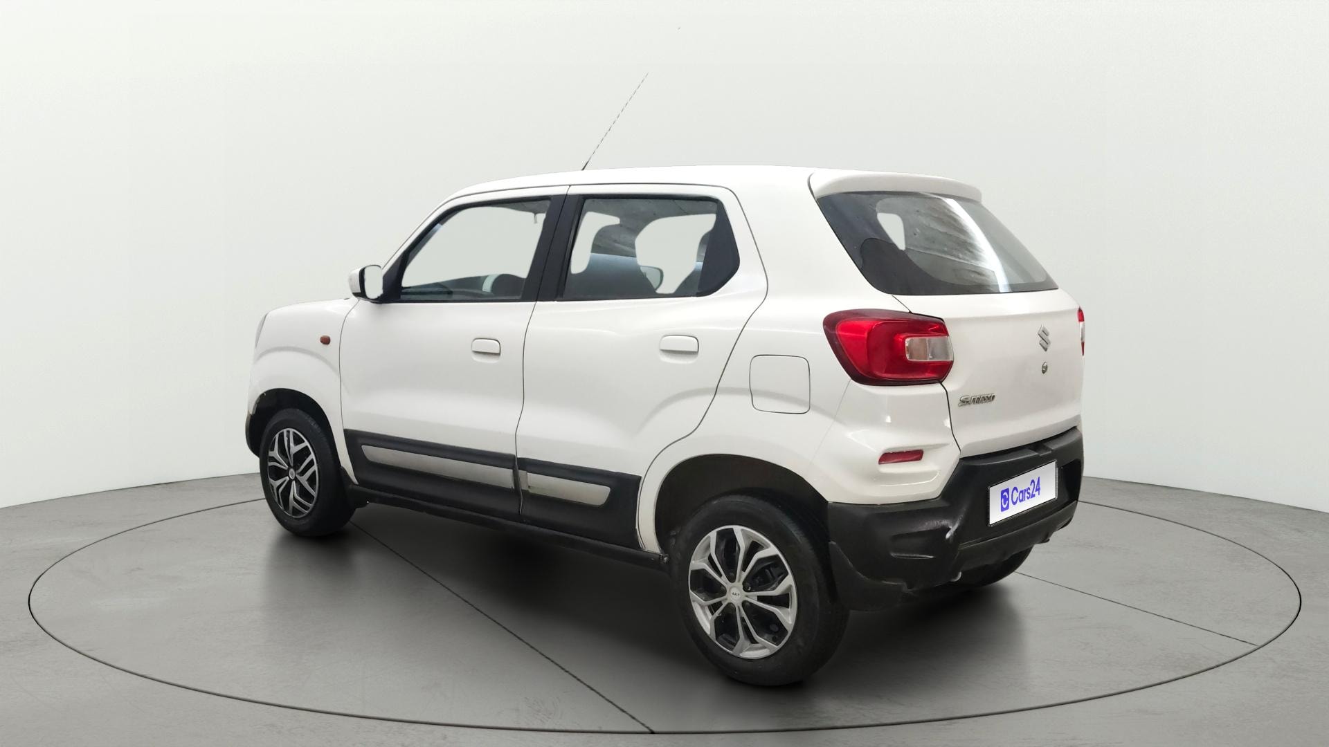 View 2020 Maruti Suzuki 1000 Base Variant Image 2 Used 2020 Maruti Suzuki 1000 Base Variant Image 2