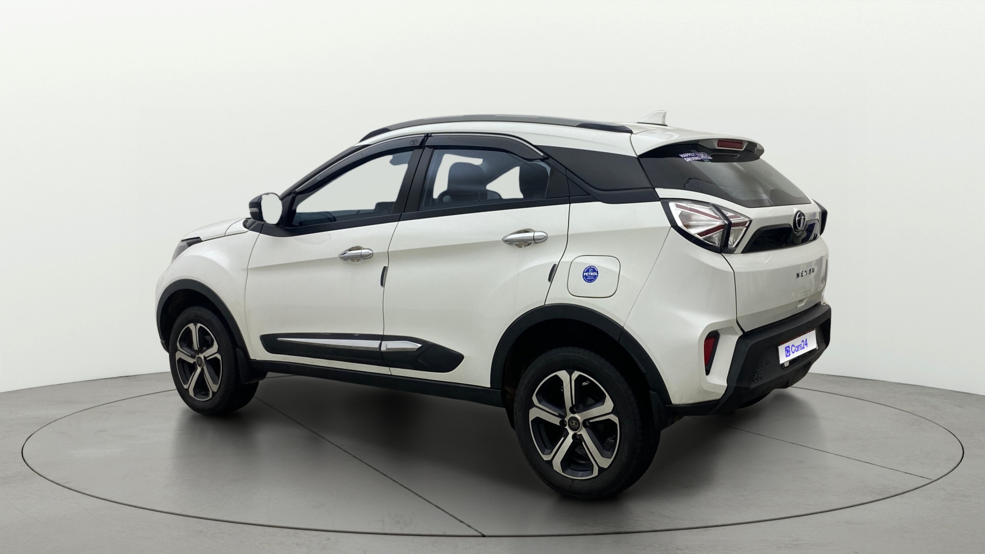 View 2023 Tata Nexon Revotron XE Image 2 Used 2023 Tata Nexon Revotron XE Image 2