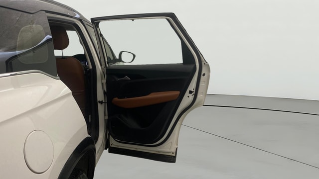 View MG Hector Plus Image 6 Used MG Hector Plus Image 6