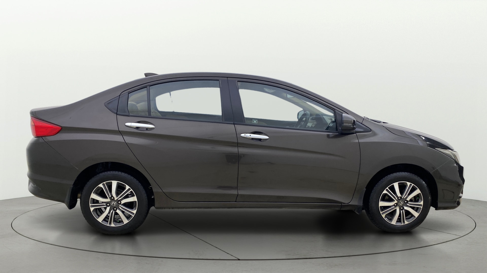 View 2022 Honda City ZX MT Diesel Anniversary Edition Image 9 Used 2022 Honda City ZX MT Diesel Anniversary Edition Image 9