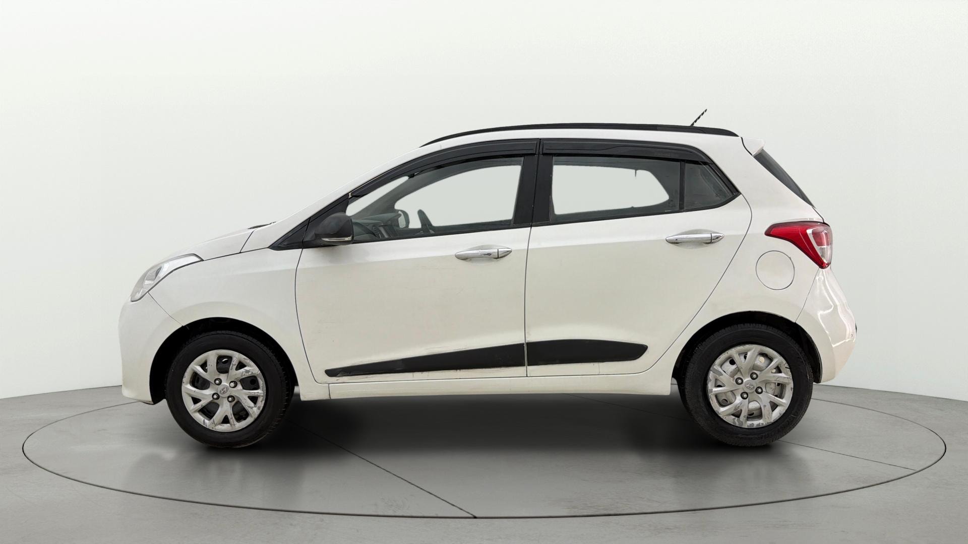 View 2017 Hyundai Grand i10 1.2 Sportz(O) Petrol Image 5 Used 2017 Hyundai Grand i10 1.2 Sportz(O) Petrol Image 5