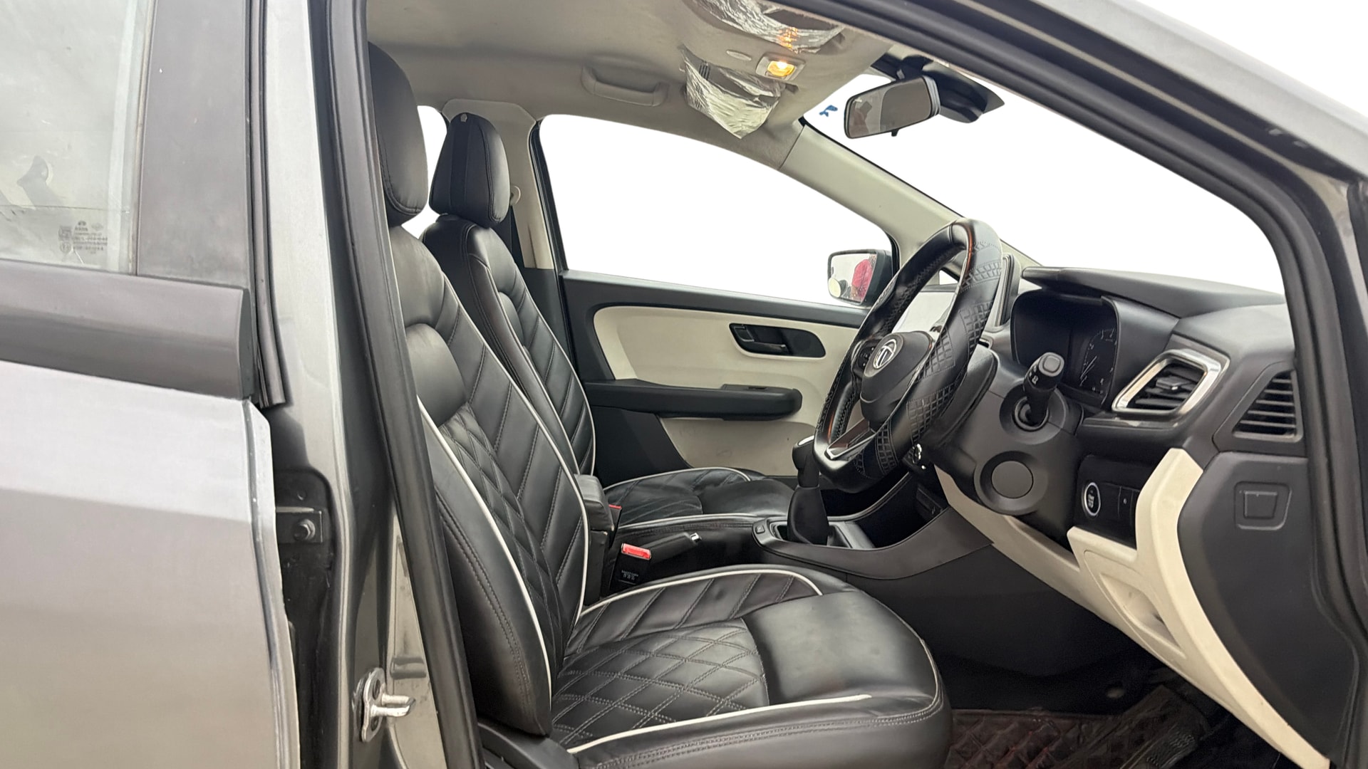 View 2022 Tata Altroz XT Petrol Image 18 Used 2022 Tata Altroz XT Petrol Image 18