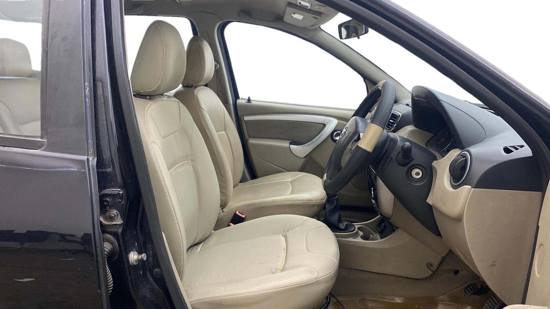 View 2015 Nissan Terrano XLD Plus 85PS Image 25 Used 2015 Nissan Terrano XLD Plus 85PS Image 25