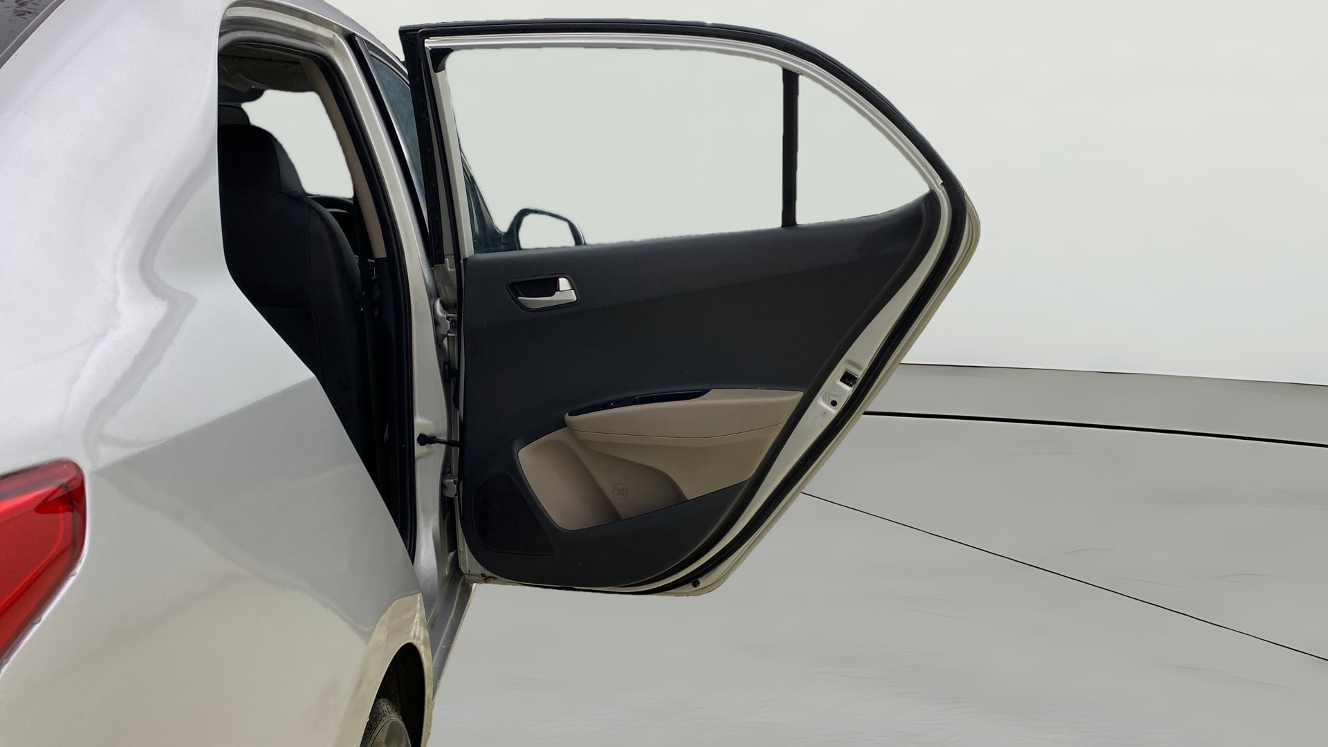 View 2015 Hyundai Xcent S Petrol Image 7 Used 2015 Hyundai Xcent S Petrol Image 7