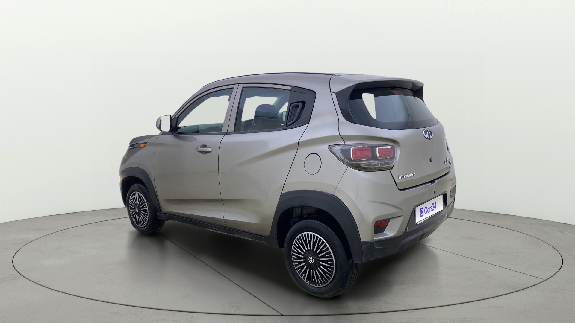 View 2018 Mahindra KUV100 K2 Petrol BS IV Image 2 Used 2018 Mahindra KUV100 K2 Petrol BS IV Image 2