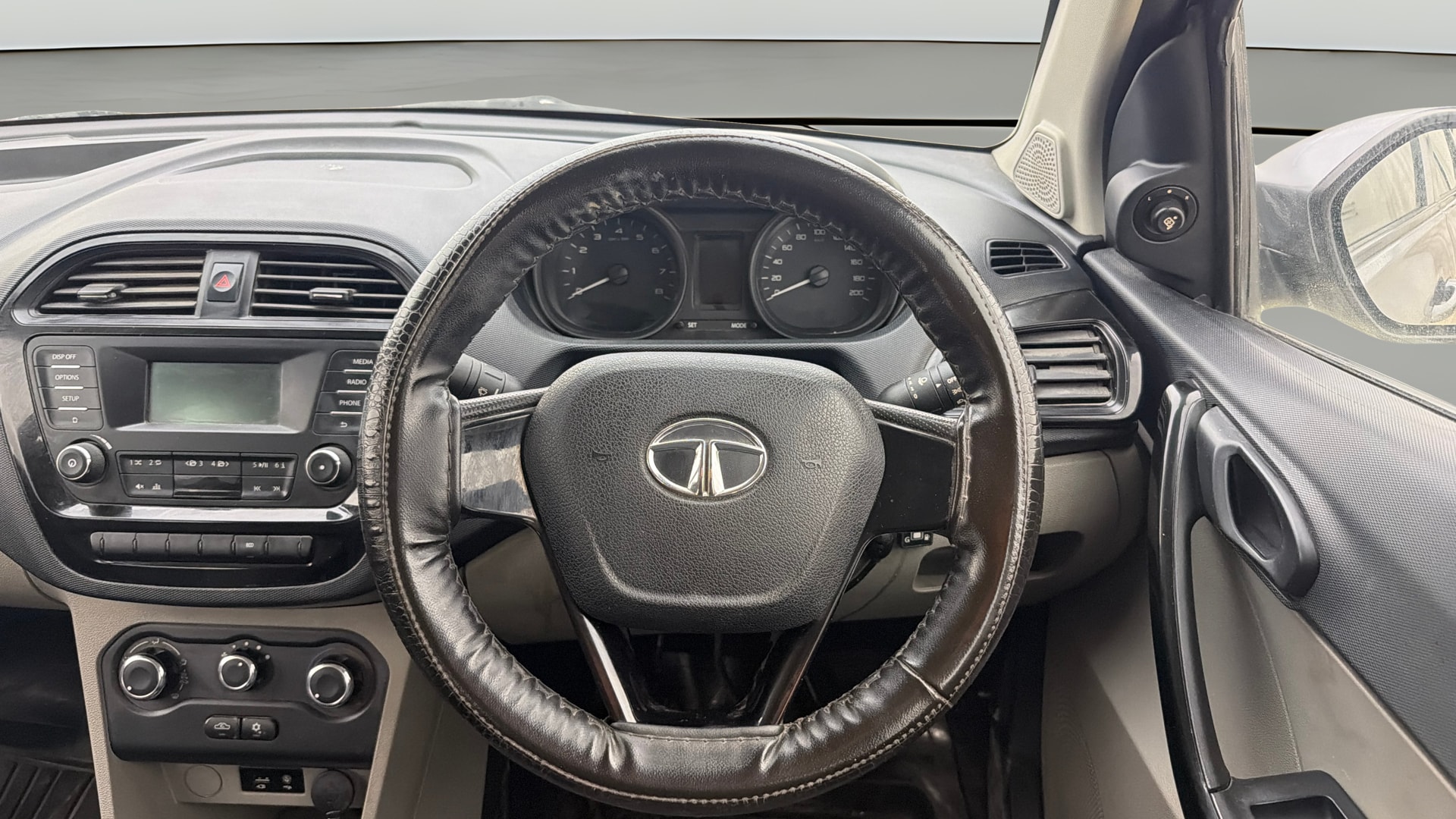 View 2018 Tata Tiago Revotorq XB Image 20 Used 2018 Tata Tiago Revotorq XB Image 20