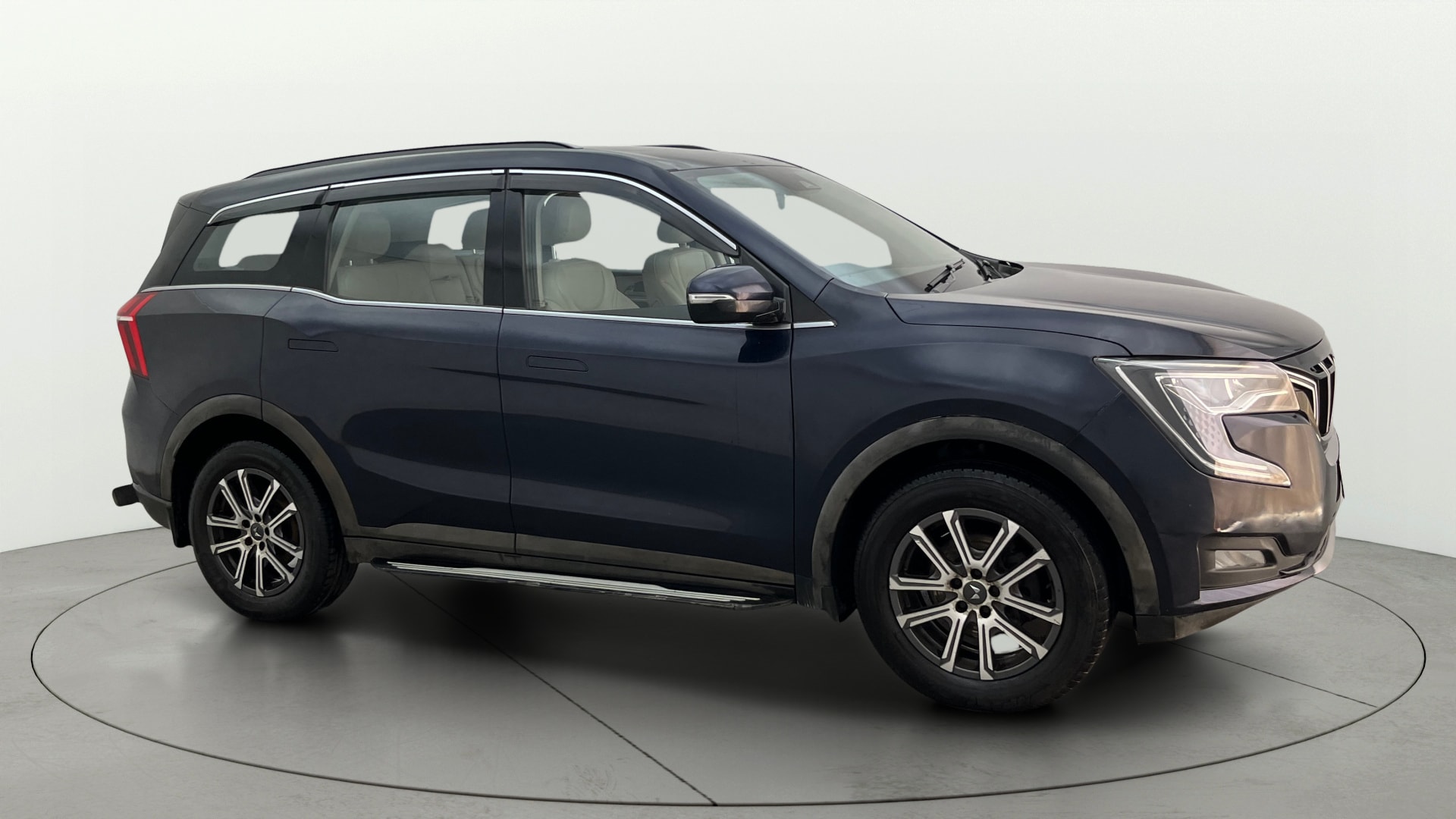 View 2022 Mahindra XUV700 MX Petrol 5 STR Image 24 Used 2022 Mahindra XUV700 MX Petrol 5 STR Image 24