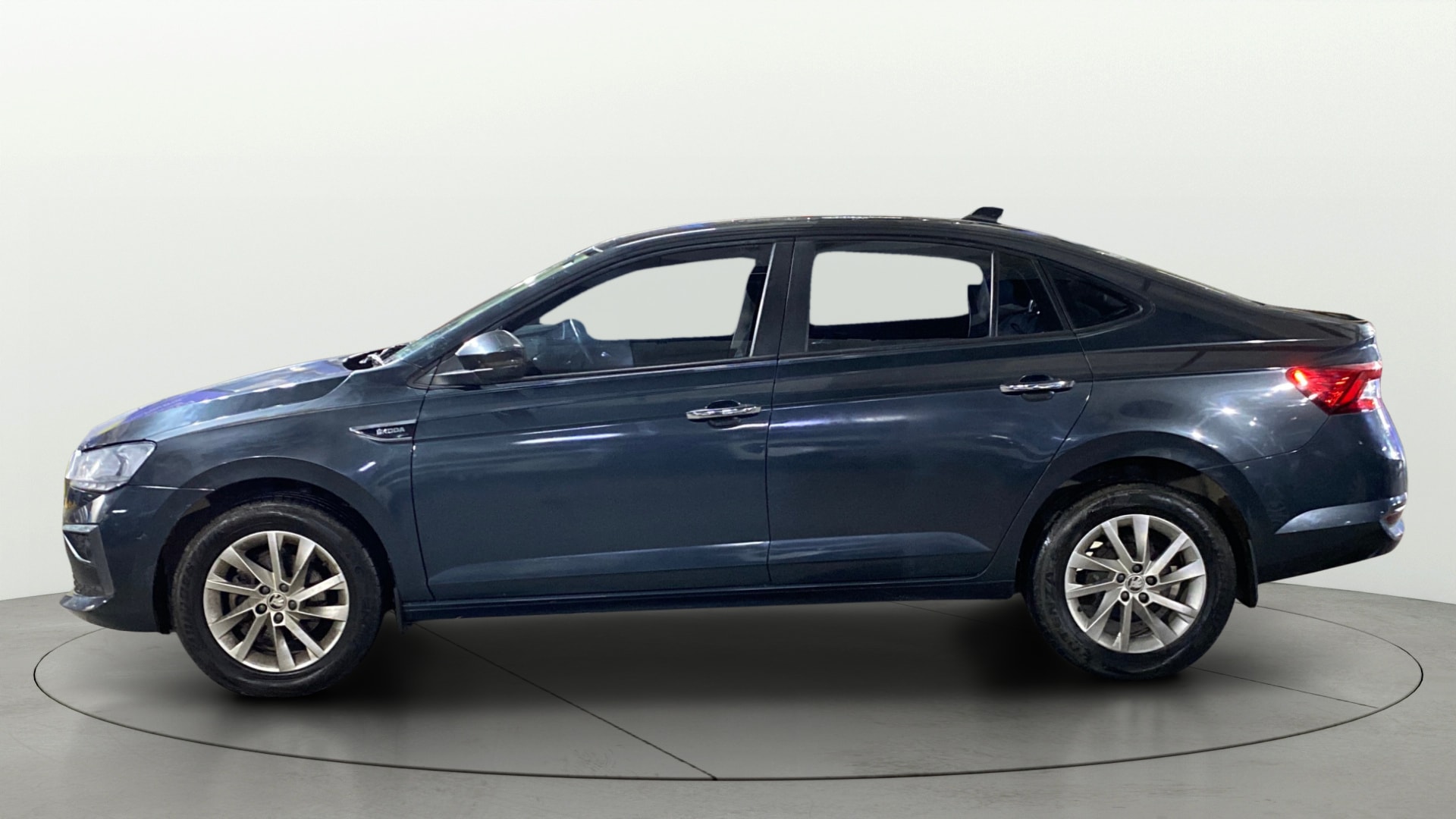View 2022 Skoda Slavia Ambition 1.0 TSI MT Image 5 Used 2022 Skoda Slavia Ambition 1.0 TSI MT Image 5