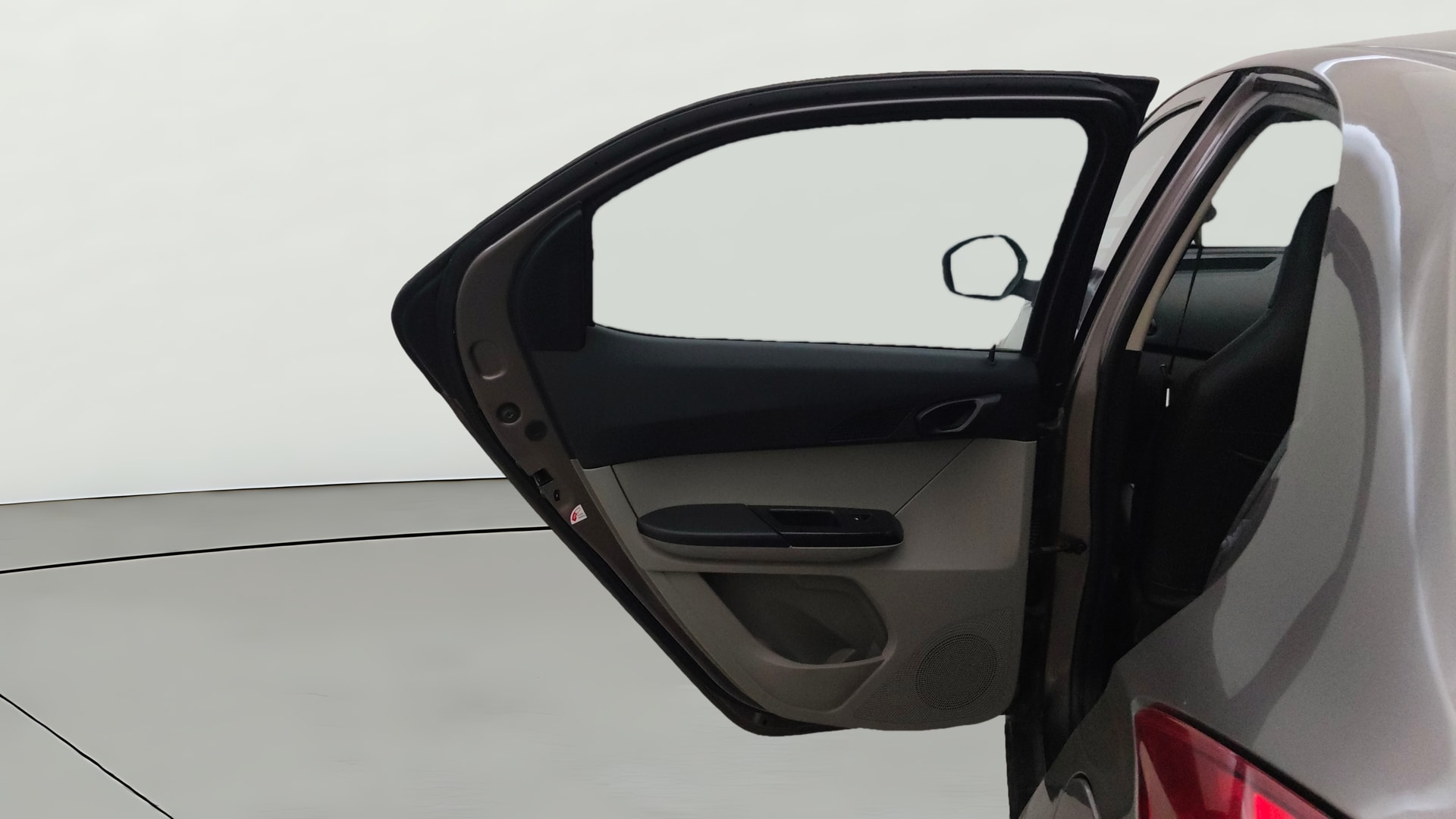 View 2018 Tata Tiago Revotorq XB Image 22 Used 2018 Tata Tiago Revotorq XB Image 22