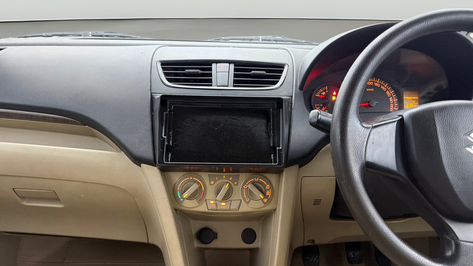 View 2017 Maruti Suzuki 1000 Base Variant Image 17 Used 2017 Maruti Suzuki 1000 Base Variant Image 17