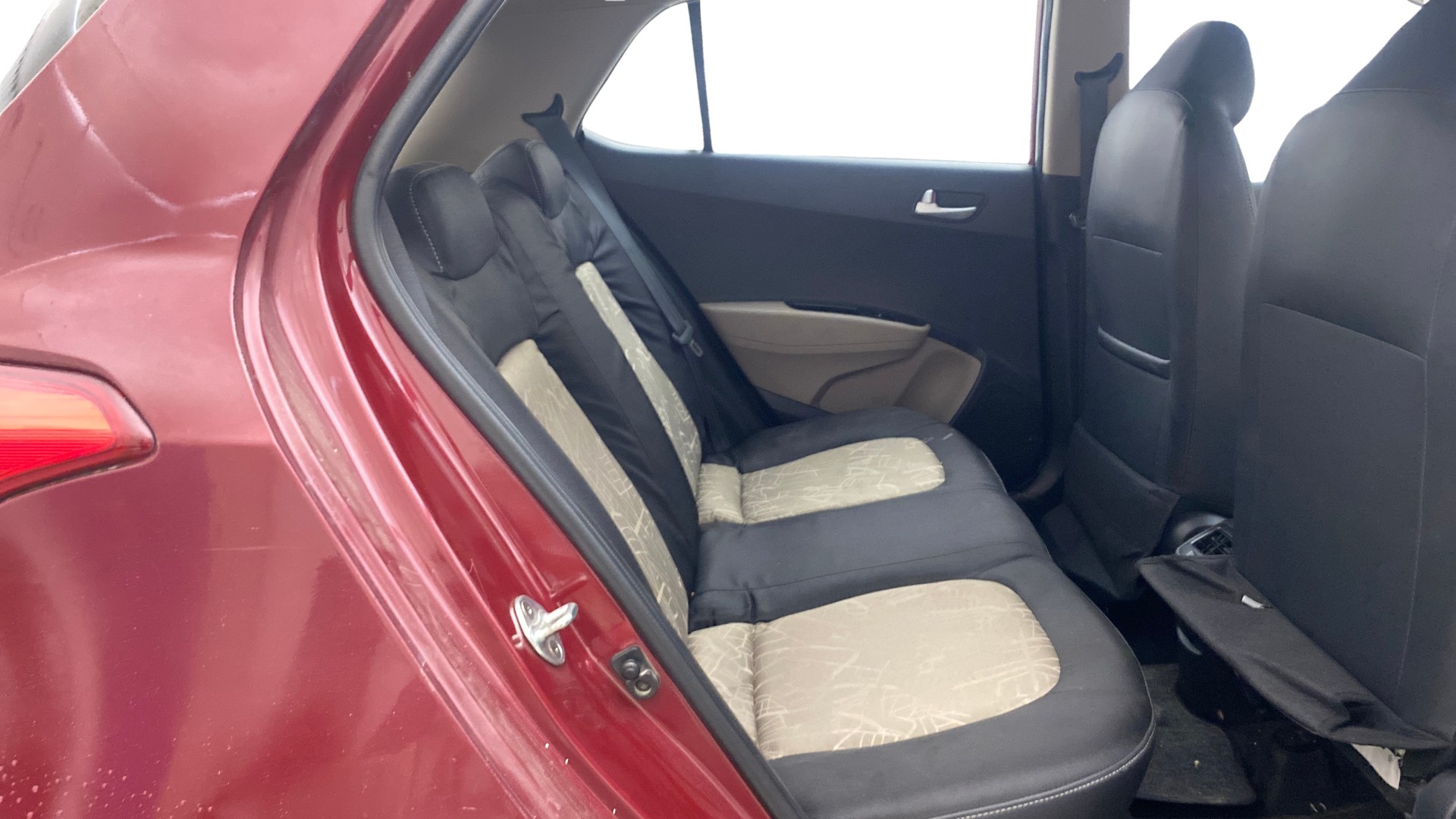 View 2016 Hyundai Grand i10 Sportz 1.2 Kappa Image 28 Used 2016 Hyundai Grand i10 Sportz 1.2 Kappa Image 28