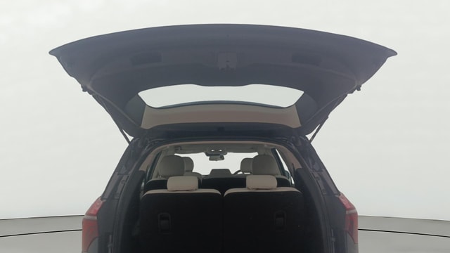 View Mahindra XUV700 Image 33 Used Mahindra XUV700 Image 33