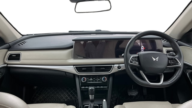 View Mahindra XUV700 Image 32 Used Mahindra XUV700 Image 32