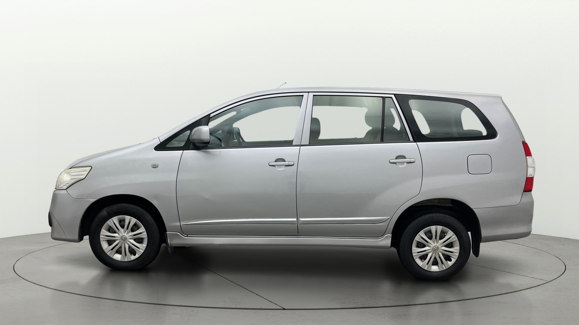 View 2015 Toyota Innova 2.5 GX 7 Seater Diesel Image 5 Used 2015 Toyota Innova 2.5 GX 7 Seater Diesel Image 5