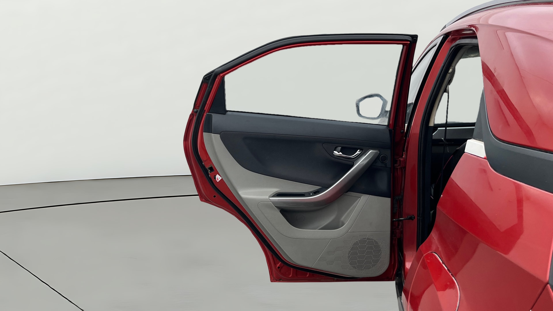 View 2018 Tata Nexon Revotron XE Image 22 Used 2018 Tata Nexon Revotron XE Image 22