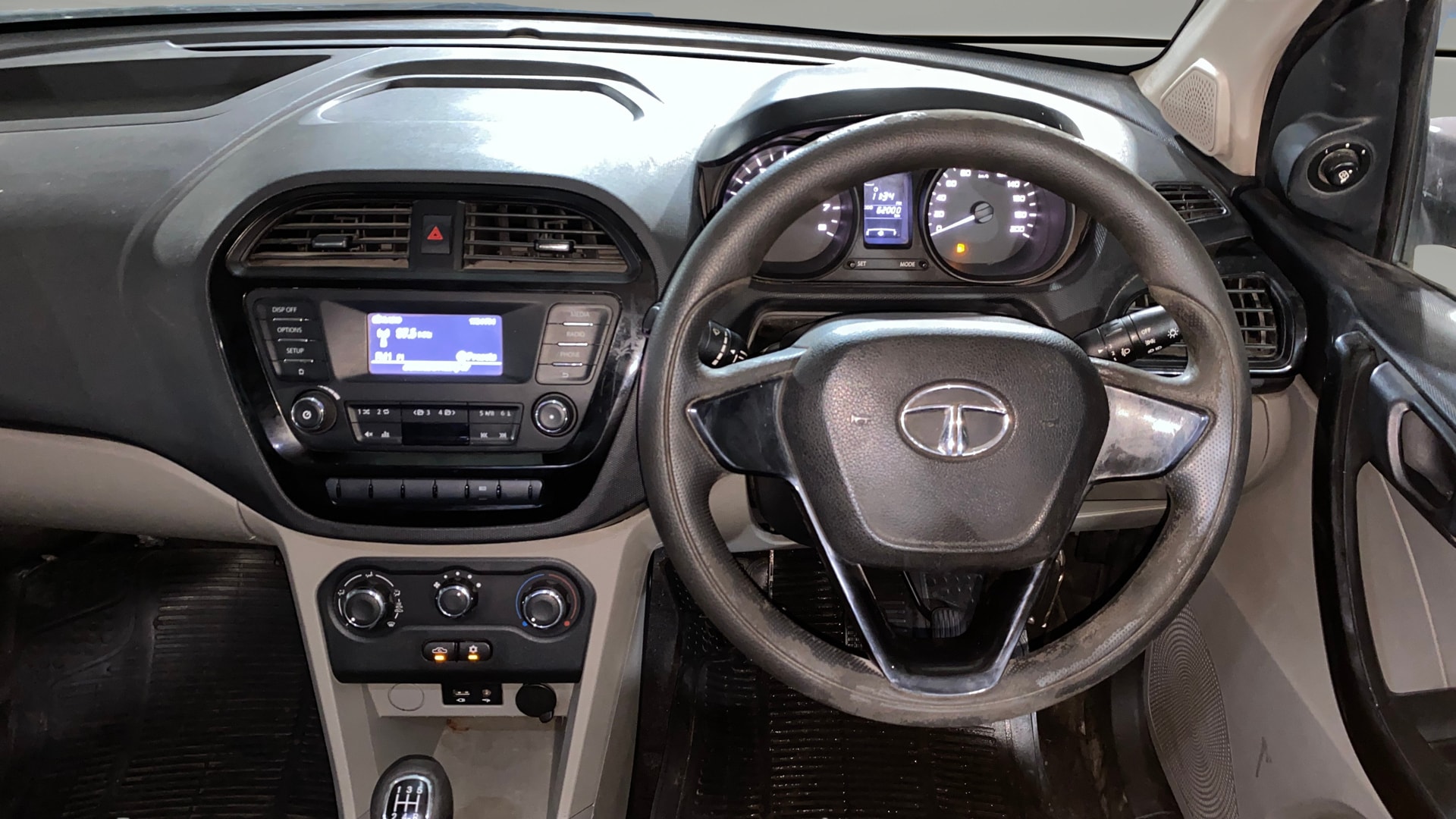 View 2018 Tata Tiago Revotorq XB Image 20 Used 2018 Tata Tiago Revotorq XB Image 20